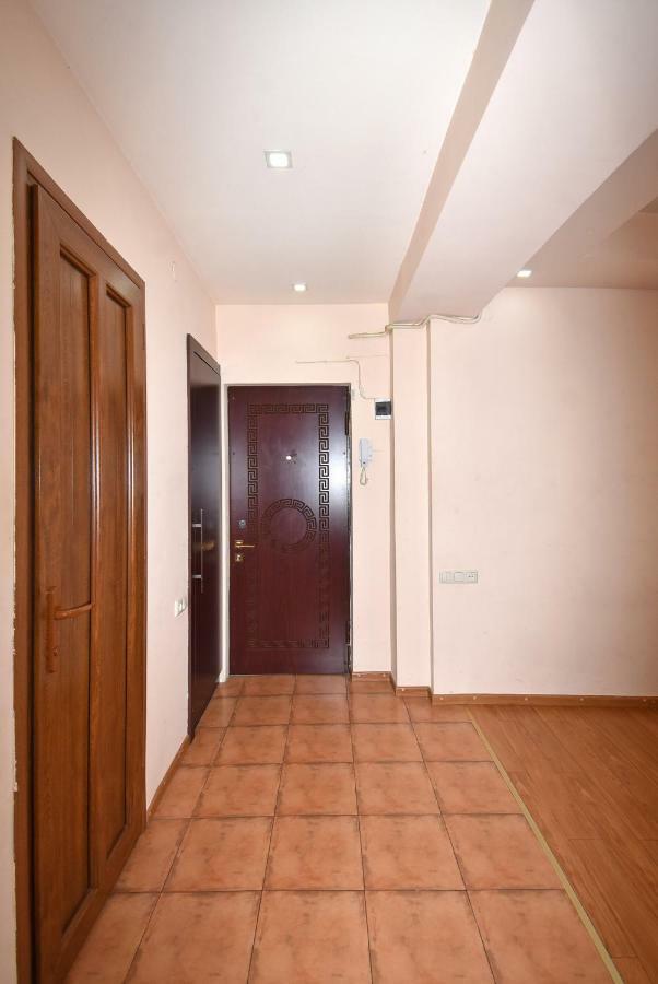 Apartments In Center Of Yerevan,Koghbatsi 1A Street 外观 照片