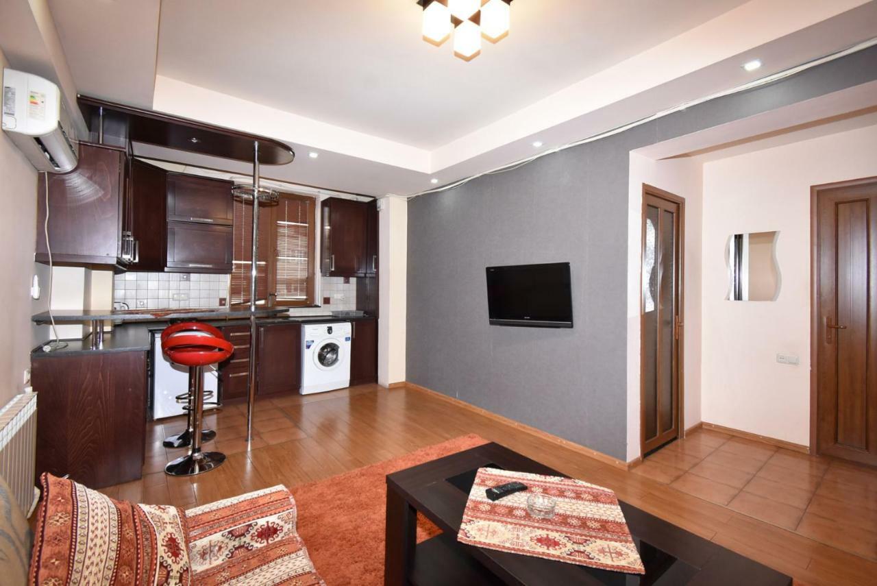 Apartments In Center Of Yerevan,Koghbatsi 1A Street 外观 照片