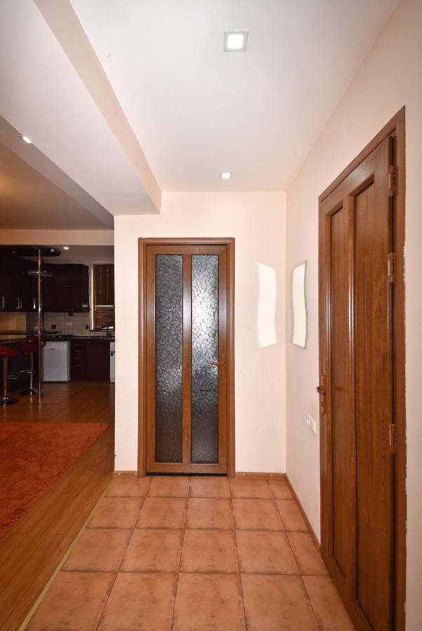 Apartments In Center Of Yerevan,Koghbatsi 1A Street 外观 照片