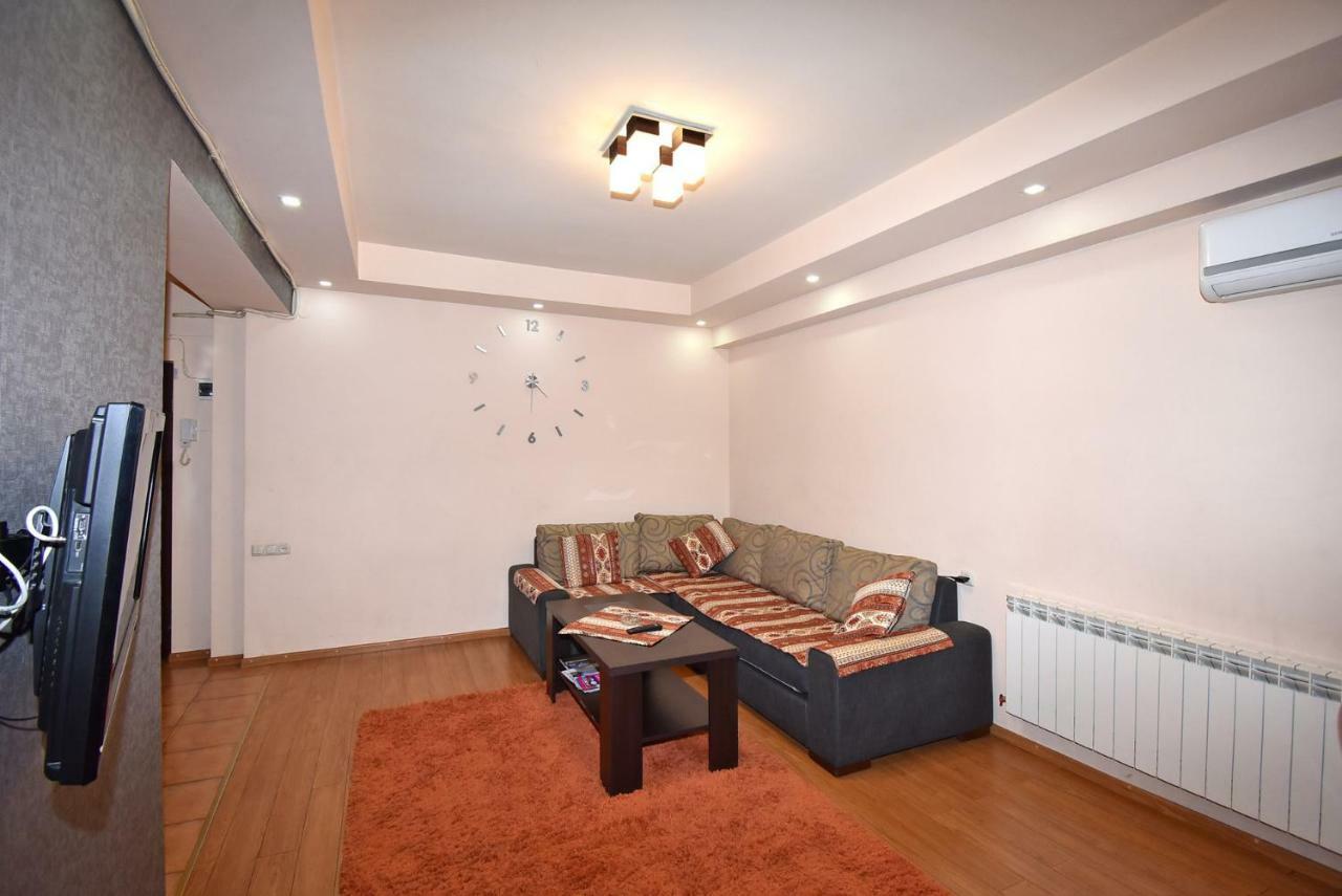 Apartments In Center Of Yerevan,Koghbatsi 1A Street 外观 照片