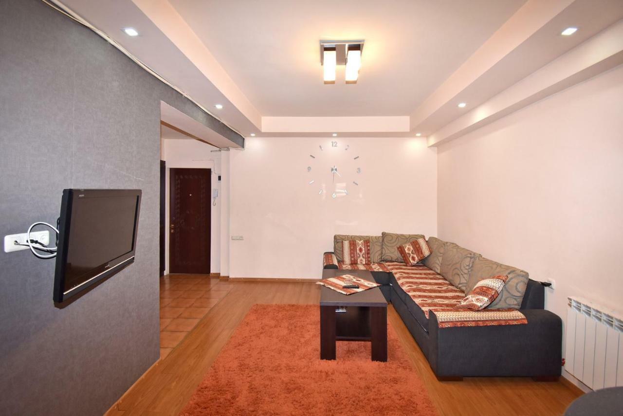 Apartments In Center Of Yerevan,Koghbatsi 1A Street 外观 照片