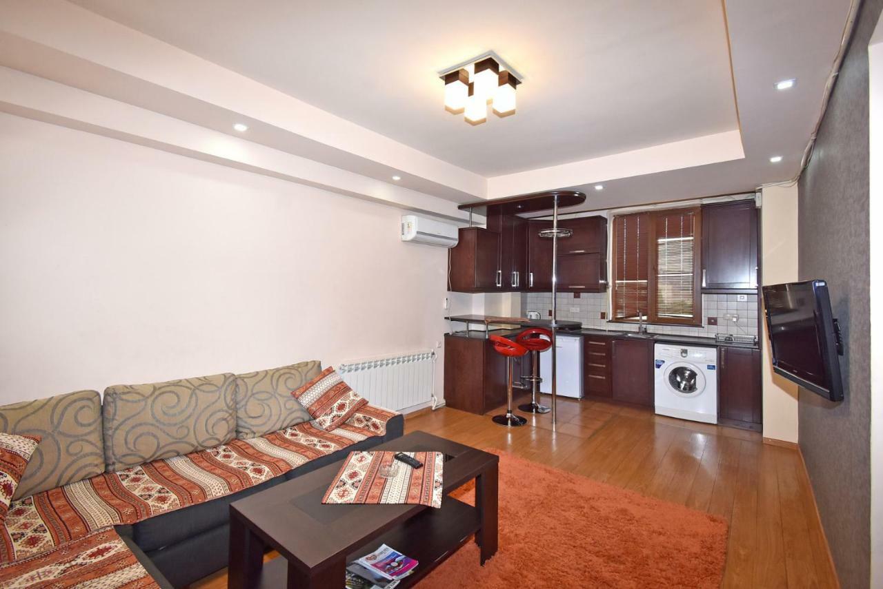 Apartments In Center Of Yerevan,Koghbatsi 1A Street 外观 照片