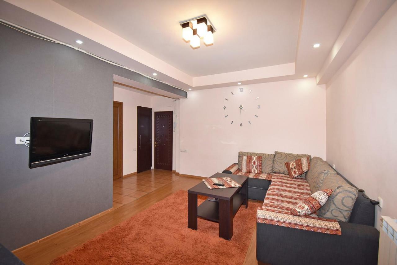Apartments In Center Of Yerevan,Koghbatsi 1A Street 外观 照片